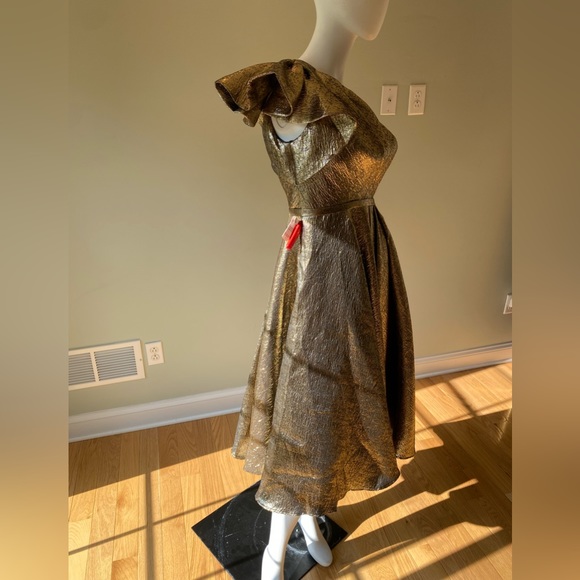 Mac Duggal Asymmetric Metallic Tea-Length Dress. Size 0 and 12 - Picture 3 of 13